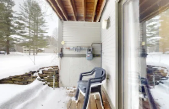 Inviting condo near skiing and golf with pool, fireplace, deck, & tennis court