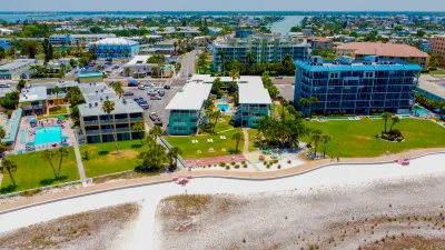 Beachfront Haven - Pool Facing Beauty, Resort Apartment