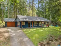 Charming Garden Views and Cozy Living - Delightful Retreat