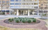 City Center Access and Free Wifi - Charming Urban Retreat