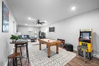 Chic Retreat - Game Room, Patio, Private Yard Hotel a Pasadena