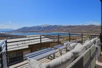 Luxury Home with Stunning Views and Dual Kitchens - Exquisite Retreat