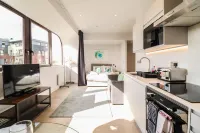 Stunning Studio - Sleeps 4 Hotels near Our Lady of the Rosary Catholic Church Staines
