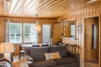 Charming Beach House with Outdoor Patio and Fire Pit - Cozy Retreat Hotels in Murrells Inlet