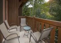 Stellar Mountain Views and Cozy Fireplace - Charming Alpine Retreat