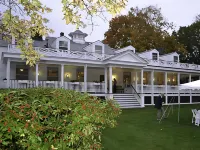 เดอะ แคปเทน สแตนนาร์ด โรงแรมใน