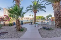 Riverfront Condo w/beach, boat launch, pool & spa