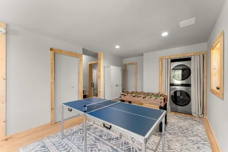 Family Friendly, Sleeps 11, Pets allowed!