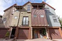 Elegant Living Space and Cozy Fireplace - Charming Alpine Retreat Hotel a Telluride
