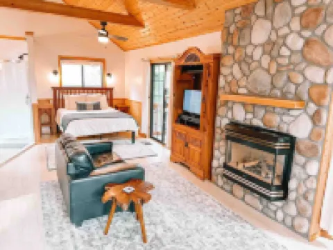 Cozy Cabin | 3Min to Midtown | Mountain Views