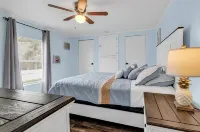 3 BEDROOM BEACH HOUSE WITH GOLF CART!