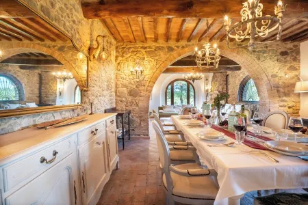 Villa La Lespa w/ Private Pool Billiards and Lake View