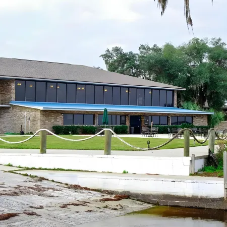 Crystal Cove Riverfront Resort