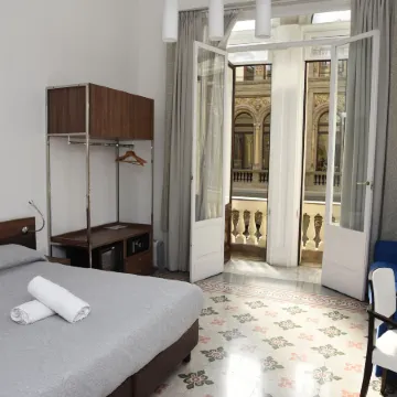 Maison Toledo 210 Отели рядом с достопримечательностью «Порт Моло-Беверелло»