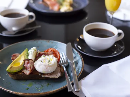 The Crown Hotel Отели в г. Баклшем