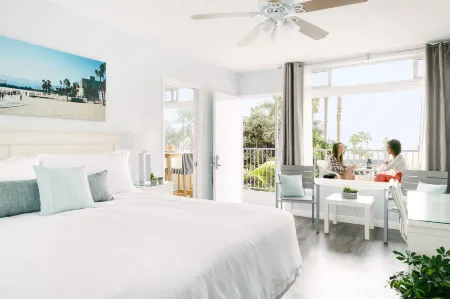 Bayside Hotel Отели рядом с достопримечательностью «Museum of Flying»