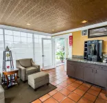 이코노 로지 코코아 비치 - 니어 더 포트