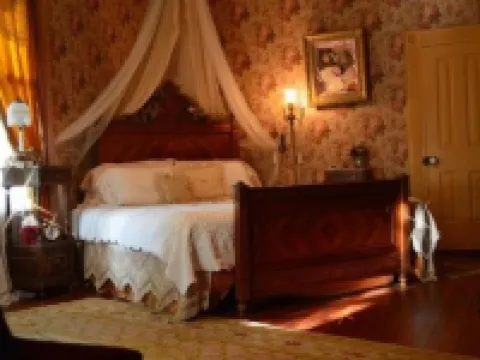 The Carleton House Hotels in Bonham