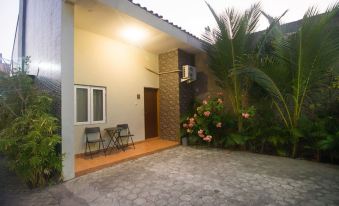 RedDoorz Plus Syariah Near Alun Alun Sampang