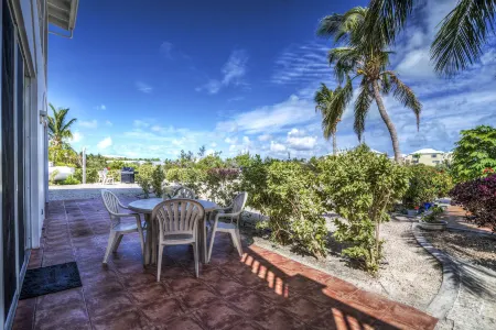 Grace Bay Beach Ocean Villas Отели в г. The Bight Settlement