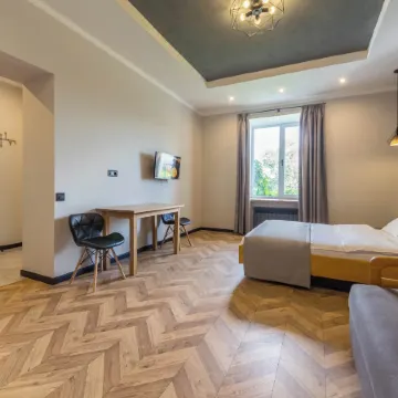 Idea Design Apart-Hotel Prorizna Отели рядом с достопримечательностью «Андреевская церковь»