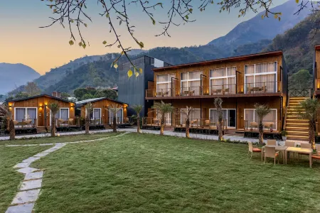 Justa Rasa Retreat & Spa Rishikesh Отели рядом с достопримечательностью «Eden Rock River Resort»