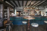 The White Lion - Quầy bar