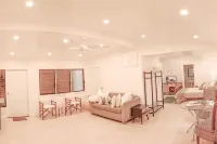 Renovated 2-Bed Cottage - Sleeps 4 - Free Parking - Mountain view