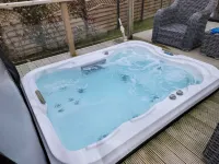 Luxury 2-bed Lodge in Routh, Sleeps 4 With Hot Tub Hotels in Beverley