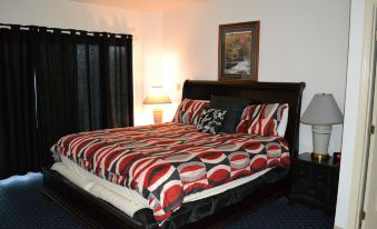 City View 410 3Bd Condo with Private Balcony by RedAwning