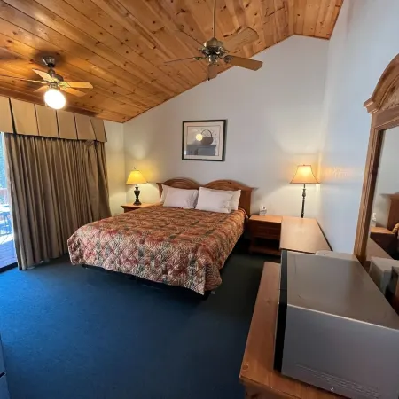 Whispering Pines Lodge