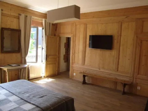 A l'Ecole Buissonnière Hotels near Chapelle Notre-Dame-de-Grace