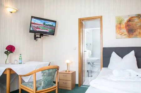 Hotel Stadt Berlin Отели в г. Йессен