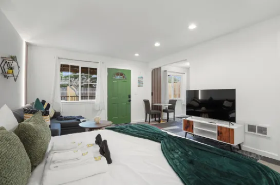 Beachy 1BR Escape with Sofa Bed - Golf & Beach Nearby