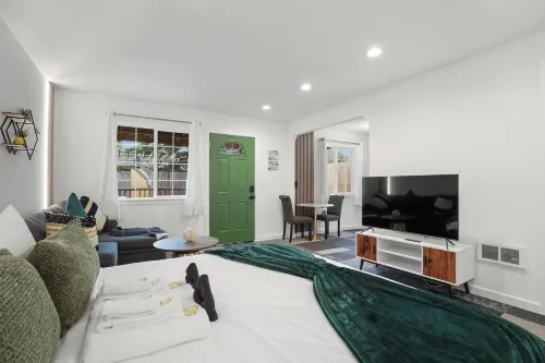 Beachy 1BR Escape with Sofa Bed - Golf & Beach Nearby Hotels in Pacifica