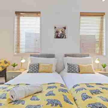 Urban Heights - Two Bedroom Two Bathroom Loft Style Apartment - Fast Wifi Rooms