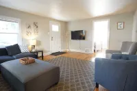 Beautiful Bungalow Next to Unc-Free Cruiser Bikes! Hotels in Greeley