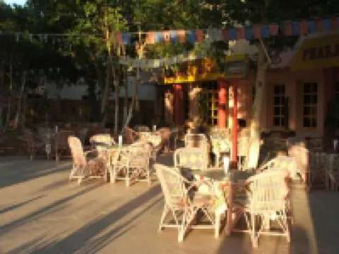 Pharaohs Hotel Hotels in Al Qarnah