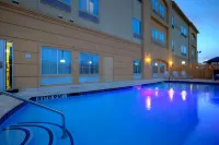 La Quinta Inn & Suites by Wyndham Houston New Caney - Pools