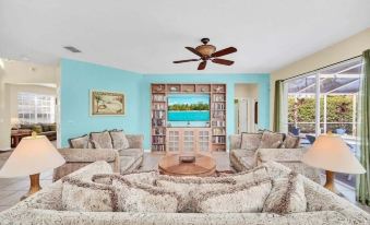 Private Pool & Spa on Golf Resort! 5 Bedroom Villa by RedAwning