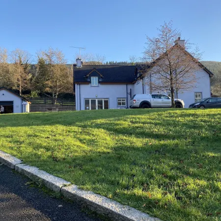 Rostrevor Valley 6-Br Sleeps 20 w Hot Tub & View