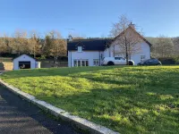 Rostrevor Valley 6-Br Sleeps 20 w Hot Tub & View - parking