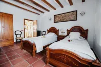 Masia Can Viver - Olive Oil Tourism B&B Hotel a 