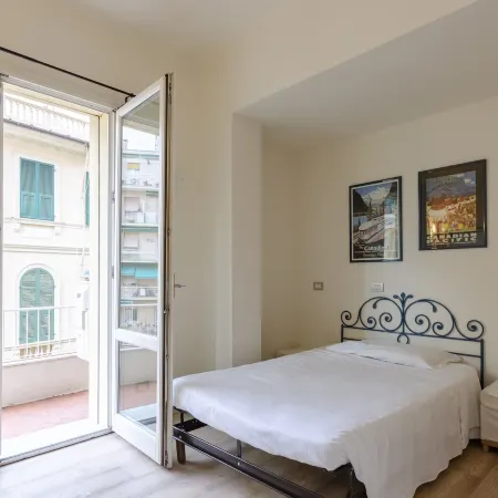 Joivy Bright 3-Bedroom Apartment in Santa Margherita