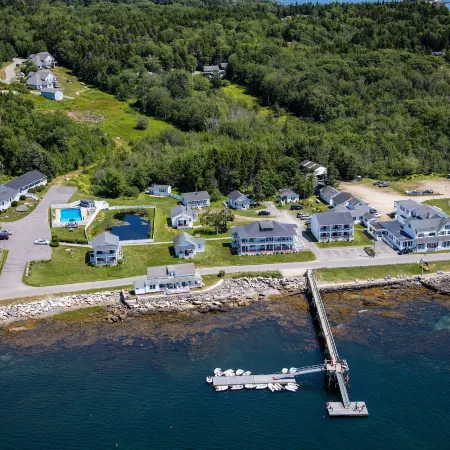 Bluebird Ocean Point Inn