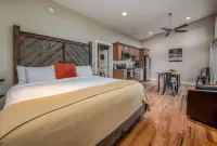 Pilot Cove Hotels in Transylvania County