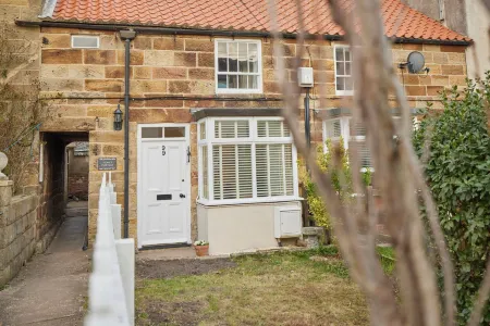 Host & Stay - Honey Cottage Отели рядом с достопримечательностью «Whalebone Arch»