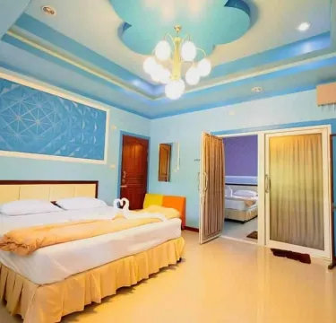 ห้องครอบครัวสองห้องนอนสวีทพร้อมห้องน้ำในห้อง