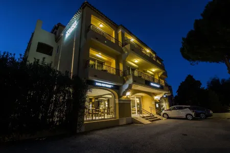 Le Petit Prince Отели в г. Сен-Максим