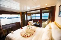 Paloma Cruise